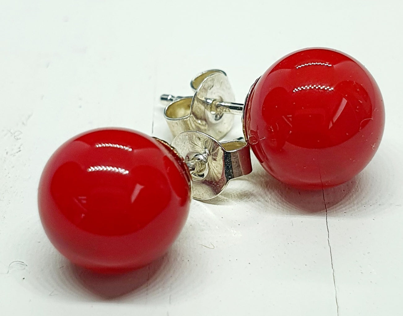 Boucles d'oreille SUZIE puce rouge