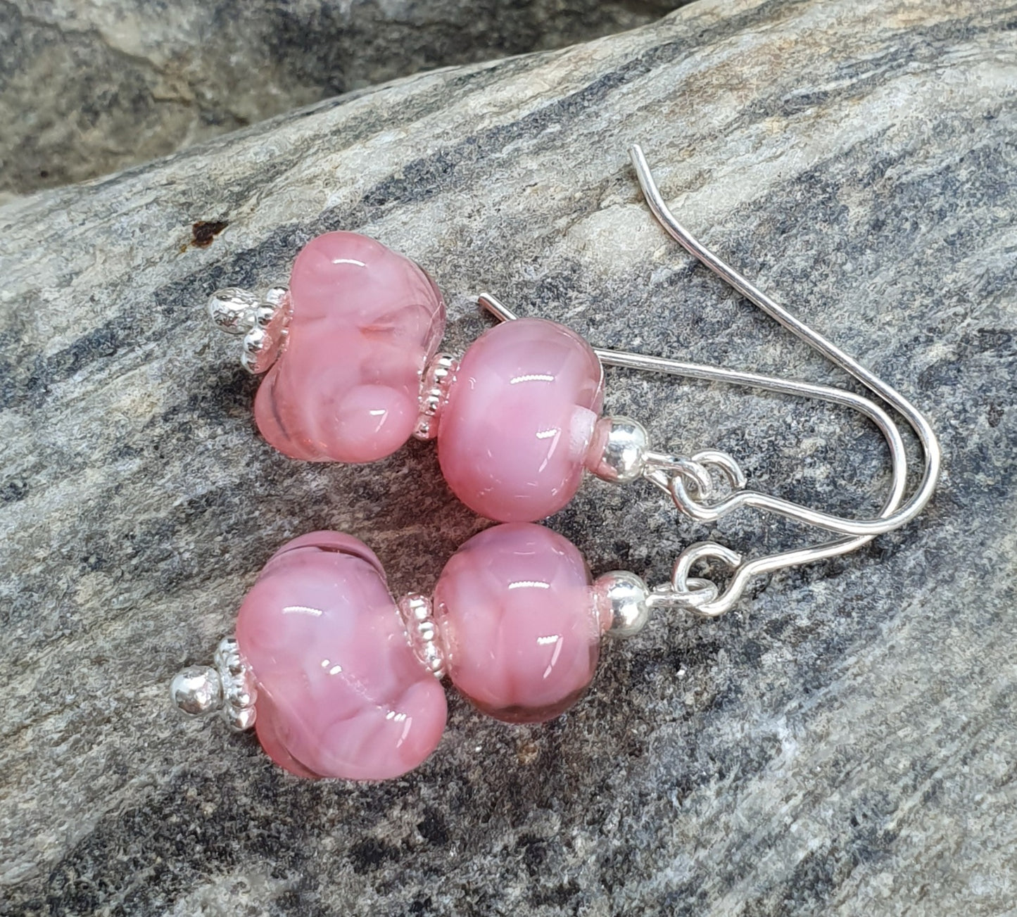 Boucles d'oreille CHARLOTTE rose nacré