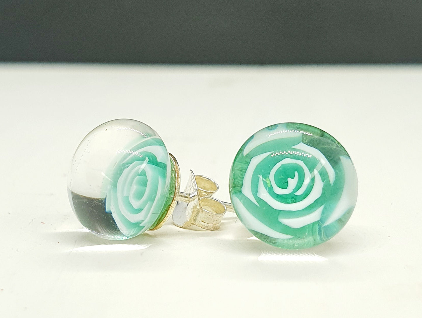 Boucles d'oreille puces ROMANCE vert