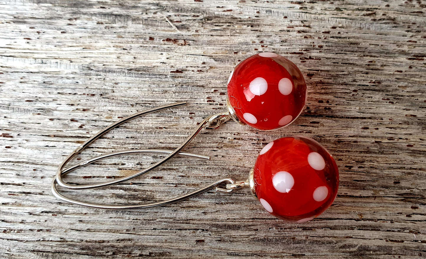 Boucles d'oreille SUZIE rouge pois blanc