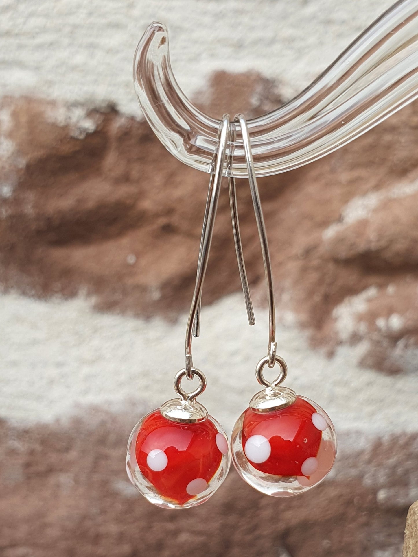 Boucles d'oreille SUZIE rouge pois blanc