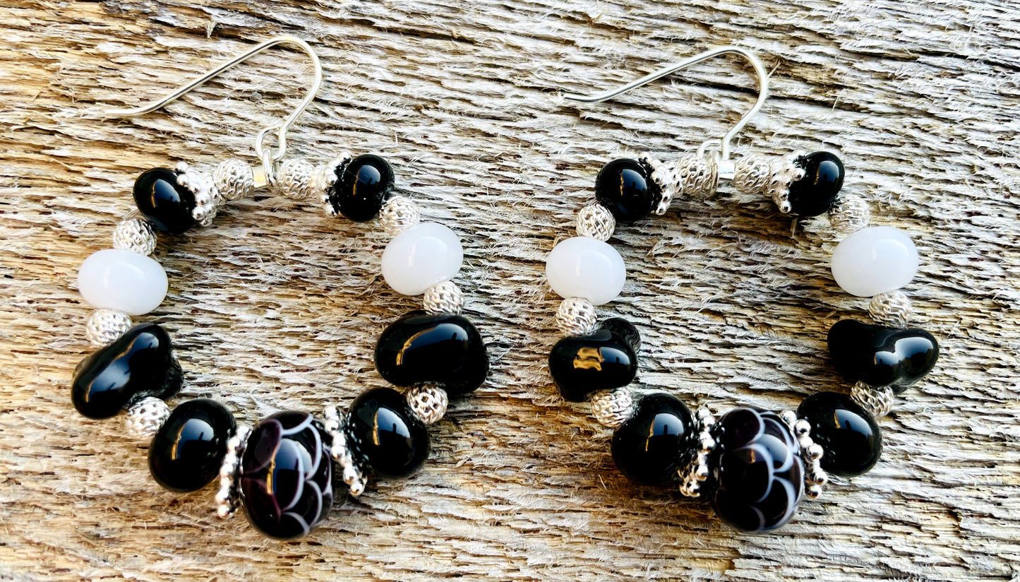 Boucles d'oreille créoles AYA noir et blanc