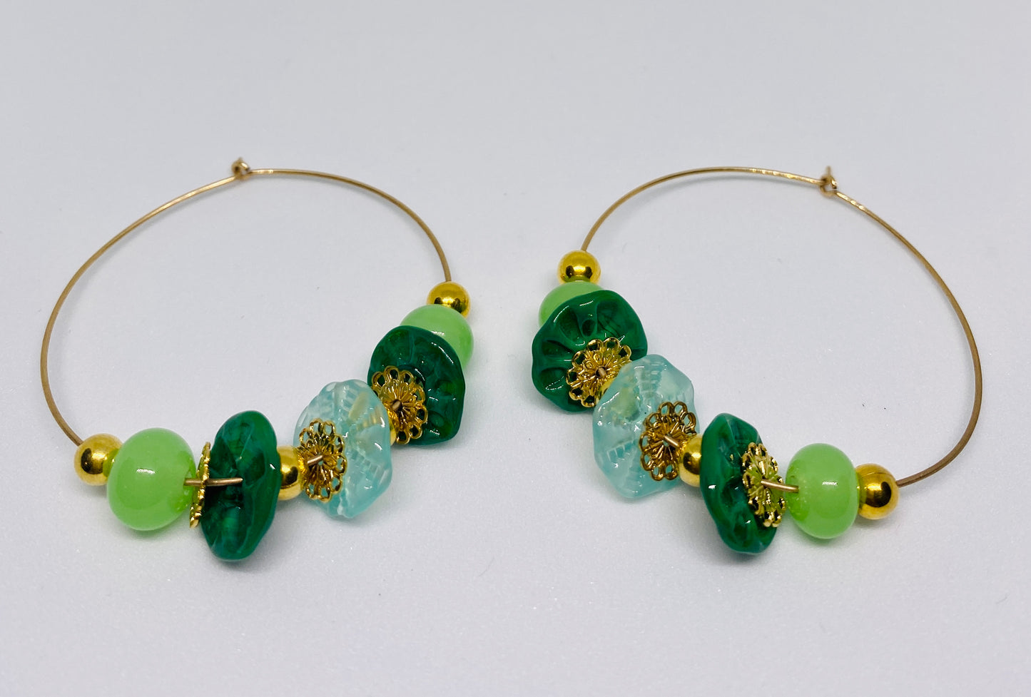 Boucles d'oreille créole MAELY doré vert