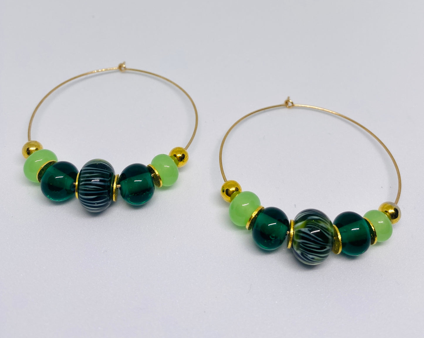 Boucles d'oreille créole MAELY doré vert