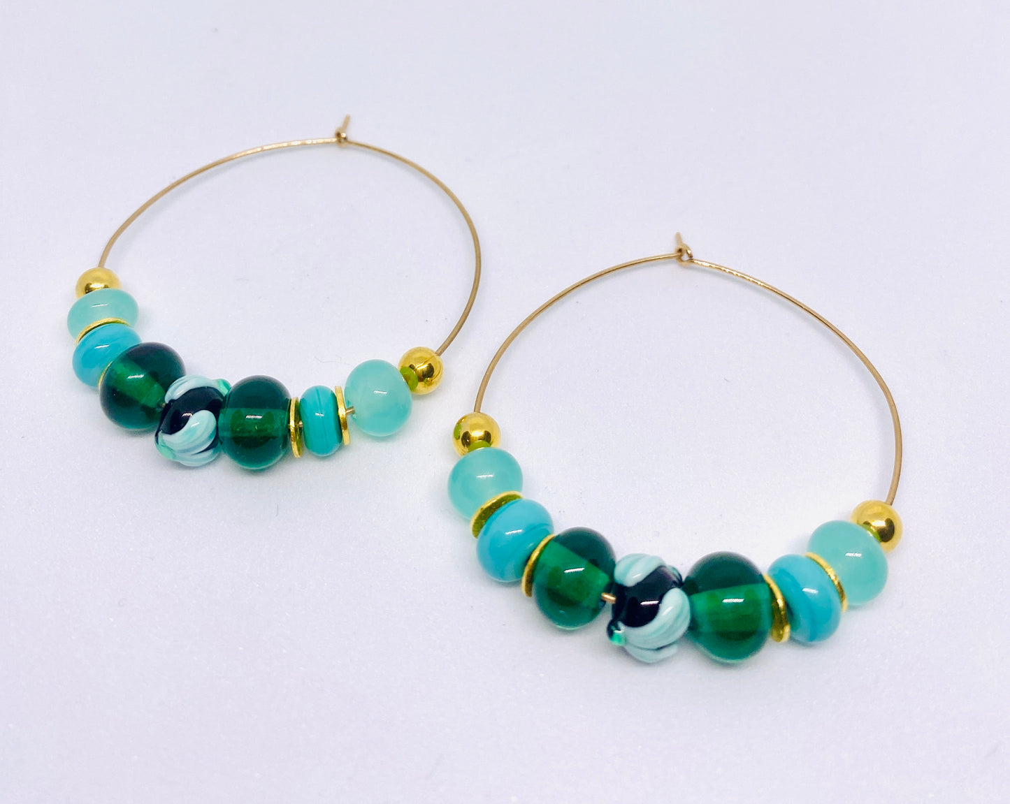 Boucles d'oreille créole MAELY doré vert bleu ciel